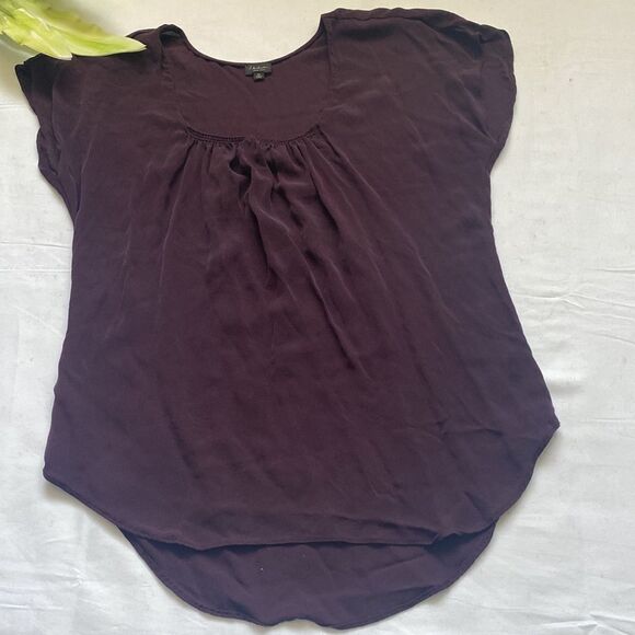 ⭐️BABATON Silk Short Sleeve Blouse⭐️ - Picture 4 of 8